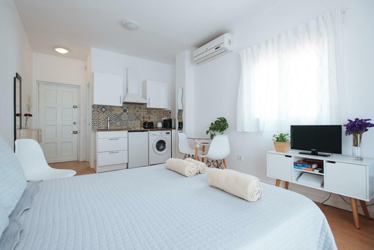 Charming Terrace - Sunny Chill Out Terrace Apartment Sevilla Bagian luar foto